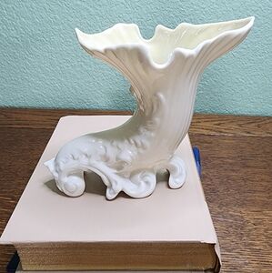 Belleek Fine Irish Porcelain Fermanagh Cornucopia Spill Vase